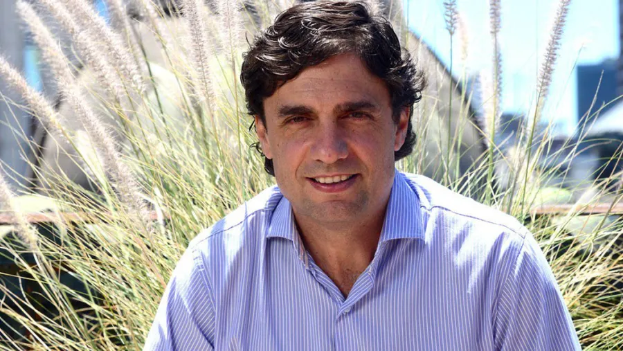 Lacunza en Hacienda enfrentará en los próximos meses un ajuste, una campaña electoral y un contexto internacional incierto. Lacunza en Hacienda enfrentará en los próximos meses un ajuste, una campaña electoral y un contexto internacional incierto.