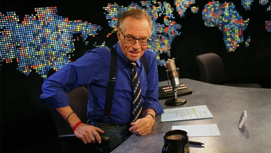 Larry King en el estudio de CNN, en Los Ángeles, 2007. Larry King en el estudio de CNN, en Los Ángeles, 2007.