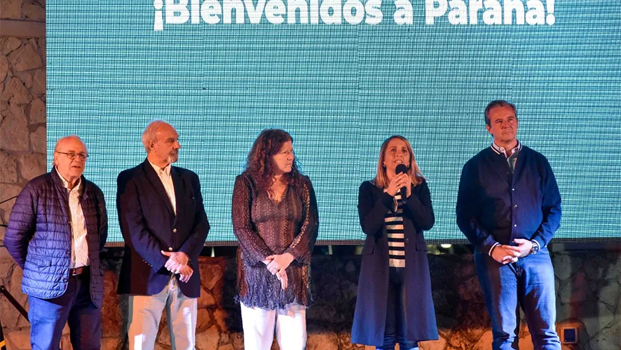 La vicegobernadora Laura Stratta participó de la ceremonia inaugural del 11° Campeonato Panamericano de Maxibásquetbol que se realiza en Paraná. La vicegobernadora Laura Stratta participó de la ceremonia inaugural del 11° Campeonato Panamericano de Maxibásquetbol que se realiza en Paraná.