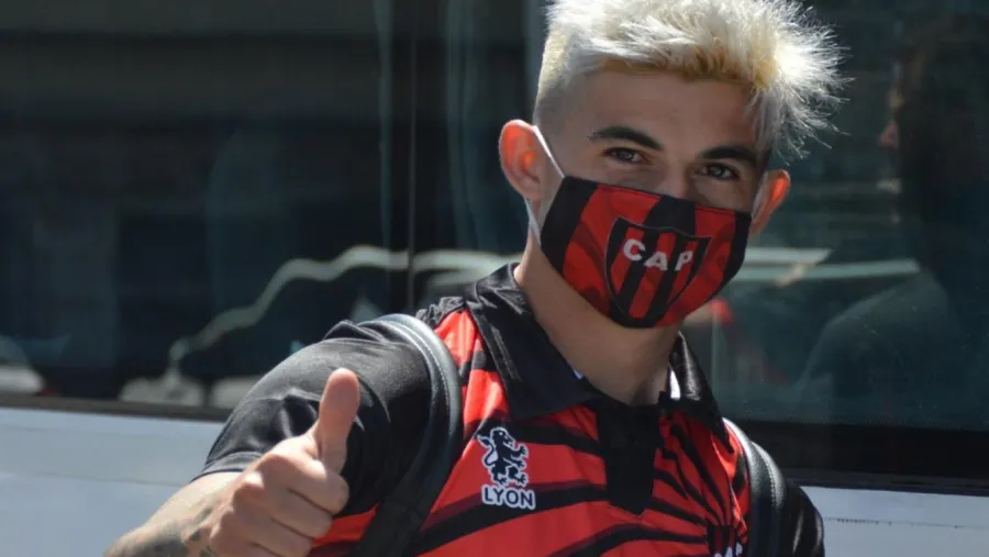 Lautaro Comas renovó con Patronato, pero seguirá su carrera en el exterior Lautaro Comas renovó con Patronato, pero seguirá su carrera en el exterior