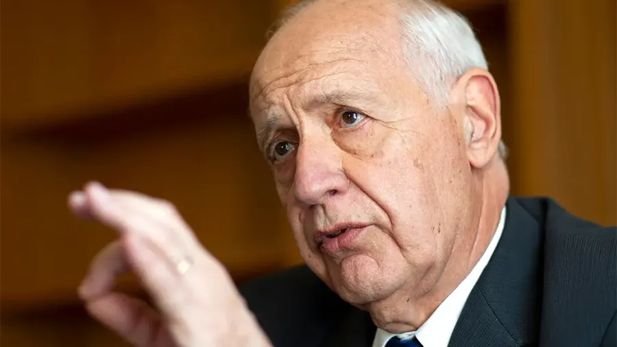 El ex ministro de Economía, Roberto Lavagna, coincidió con la vicepresidenta sobre el acuerdo político. El ex ministro de Economía, Roberto Lavagna, coincidió con la vicepresidenta sobre el acuerdo político.