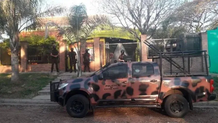 La Justicia Federal cuestionó un escueto informe del Copnaf que no detalla la situación de las menores y equivoca datos. En el fallo que otorgó la domiciliaria a una mujer condenada por narcotráfico, prevaleció el “interés superior del niño”. La Justicia Federal cuestionó un escueto informe del Copnaf que no detalla la situación de las menores y equivoca datos. En el fallo que otorgó la domiciliaria a una mujer condenada por narcotráfico, prevaleció el “interés superior del niño”.