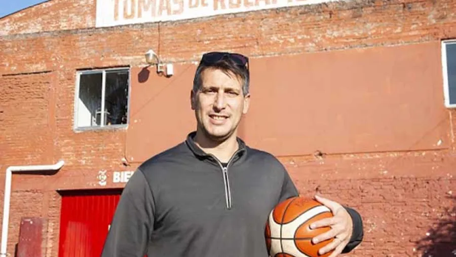 Santiago Losada Santiago Losada se sumará al Básquet Femenino de la Federación Entrerriana
