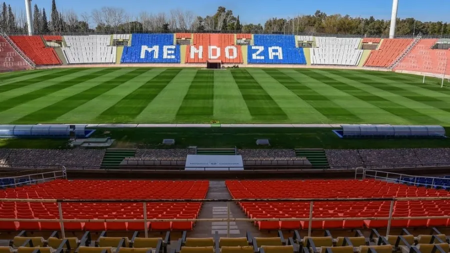 El Zonda obligó a suspender el partido entre River e Independiente Rivadavia El Zonda obligó a suspender el partido entre River e Independiente Rivadavia
