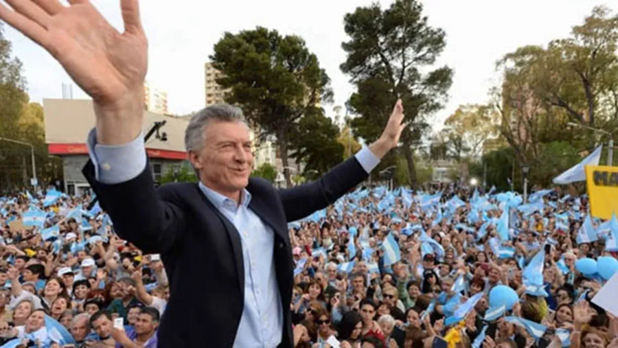 Mauricio Macri está cumpliendo hoy la mitad del plan de marchas del “Sí, se puede”. La entrega de estas horas será Olavarría, Provincia de Buenos Aires, con María Eugenia Vidal. Mauricio Macri está cumpliendo hoy la mitad del plan de marchas del “Sí, se puede”. La entrega de estas horas será Olavarría, Provincia de Buenos Aires, con María Eugenia Vidal.