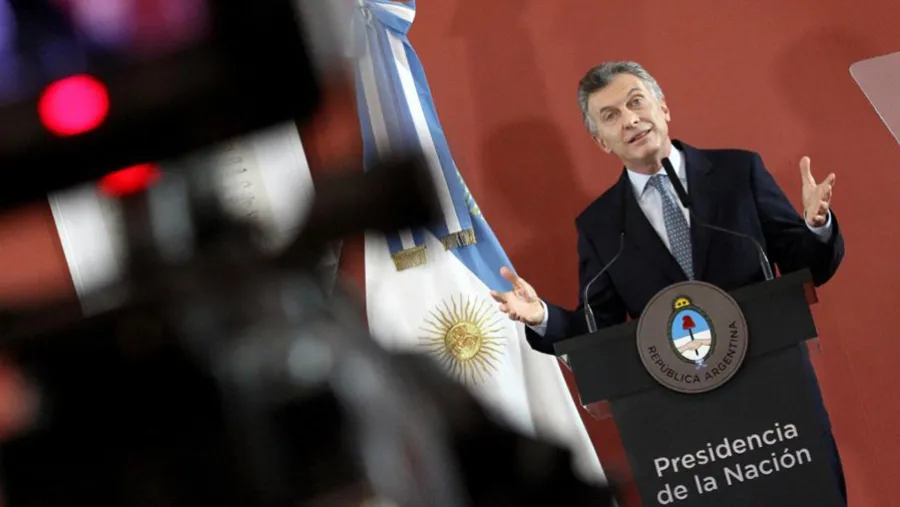 El Correo, los peajes, los parques eólicos y la venta de Macair son algunas de las investigaciones por corrupción en las que figura el Presidente Mauricio Macri. Pero las causas se mueven muy lentas. El Correo, los peajes, los parques eólicos y la venta de Macair son algunas de las investigaciones por corrupción en las que figura el Presidente Mauricio Macri. Pero las causas se mueven muy lentas.