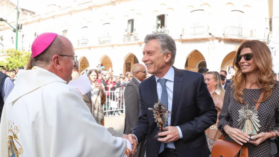 Macri y Awada con el obispo Cargnello Macri y Awada con el obispo Cargnello