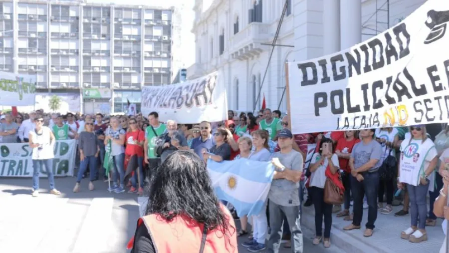 La Multisectorial marchó en defensa del sistema previsional provincial La Multisectorial marchó en defensa del sistema previsional provincial