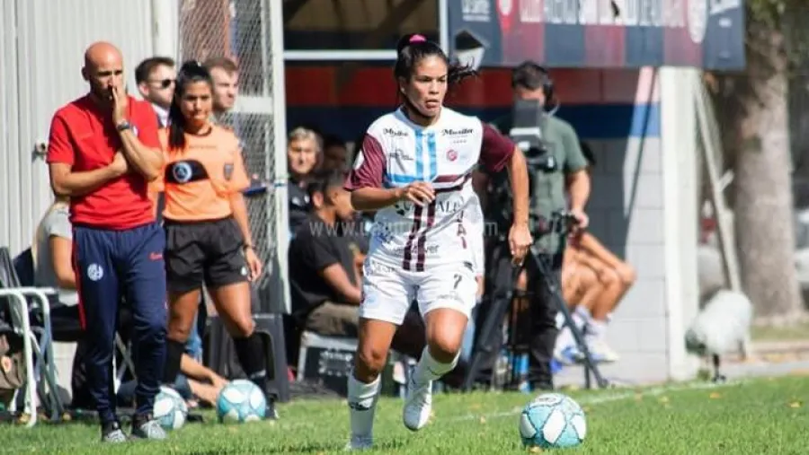 Mariana Gaitán “Gracias al fútbol pude formarme y estudiar una carrera”, contó la entrerriana Gaitàn