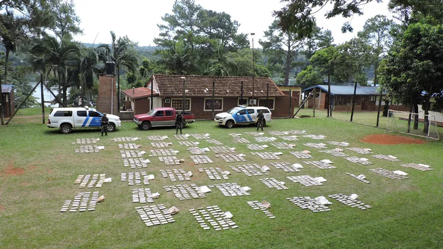 Como resultado de dos procedimientos realizados en Puerto Rico y Puerto Maní, Prefectura pudo secuestrar más de dos toneladas de marihuana. Como resultado de dos procedimientos realizados en Puerto Rico y Puerto Maní, Prefectura pudo secuestrar más de dos toneladas de marihuana.