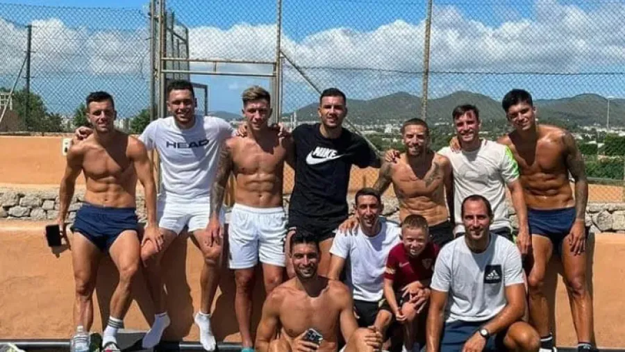 El entrerriano Lisandro Martínez entrenó en Ibiza con compañeros de la selección argentina El entrerriano Lisandro Martínez entrenó en Ibiza con compañeros de la selección argentina