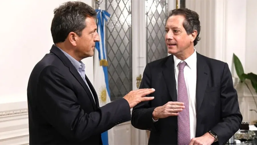 Massa y Pesce, tras los ingresos por el “dólar-soja”, la voz de orden pasa a ser “cuidarlos”. Massa y Pesce, tras los ingresos por el “dólar-soja”, la voz de orden pasa a ser “cuidarlos”.