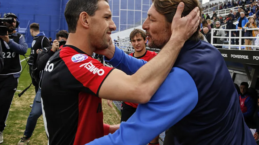 Cuatro entrerrianos integran la lista de invitados para la despedida de “Maxi” Rodríguez Cuatro entrerrianos integran la lista de invitados para la despedida de “Maxi” Rodríguez