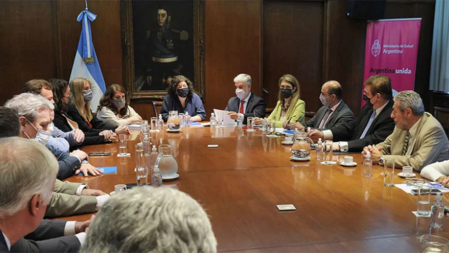 El Gobierno se reunió con las cámaras empresarias de la industria farmacéutica y acordó retrotraer los precios de los medicamentos al 1° de noviembre. El Gobierno se reunió con las cámaras empresarias de la industria farmacéutica y acordó retrotraer los precios de los medicamentos al 1° de noviembre.