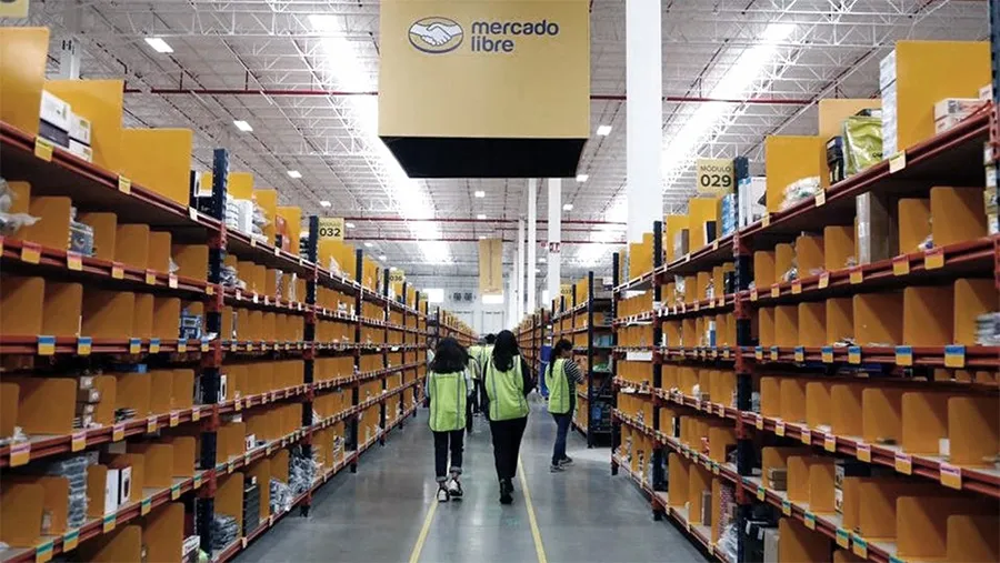 La empresa contrató a 2.500 personas en los últimos 12 meses. La empresa contrató a 2.500 personas en los últimos 12 meses.