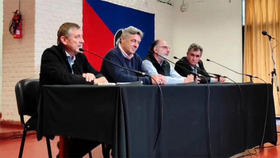 Los dirigentes de la Mesa de Enlace durante una conferencia de prensa en la Rural de Río Cuarto. Los dirigentes de la Mesa de Enlace durante una conferencia de prensa en la Rural de Río Cuarto.