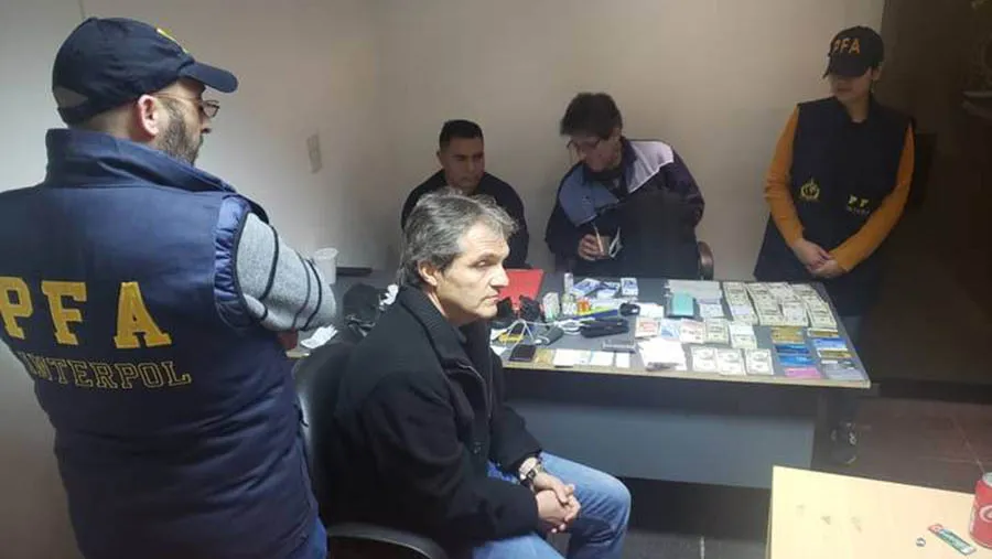 El empresario argentino-mexicano Carlos Ahumada Kurtz quedó detenido el viernes en el Aeroparque Jorge Newbery. El empresario argentino-mexicano Carlos Ahumada Kurtz quedó detenido el viernes en el Aeroparque Jorge Newbery.