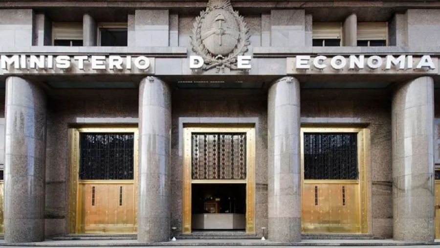 El Ministerio de Economía fue una de las carteras más difíciles de asumir en el actual equipo de gobierno. El Ministerio de Economía fue una de las carteras más difíciles de asumir en el actual equipo de gobierno.