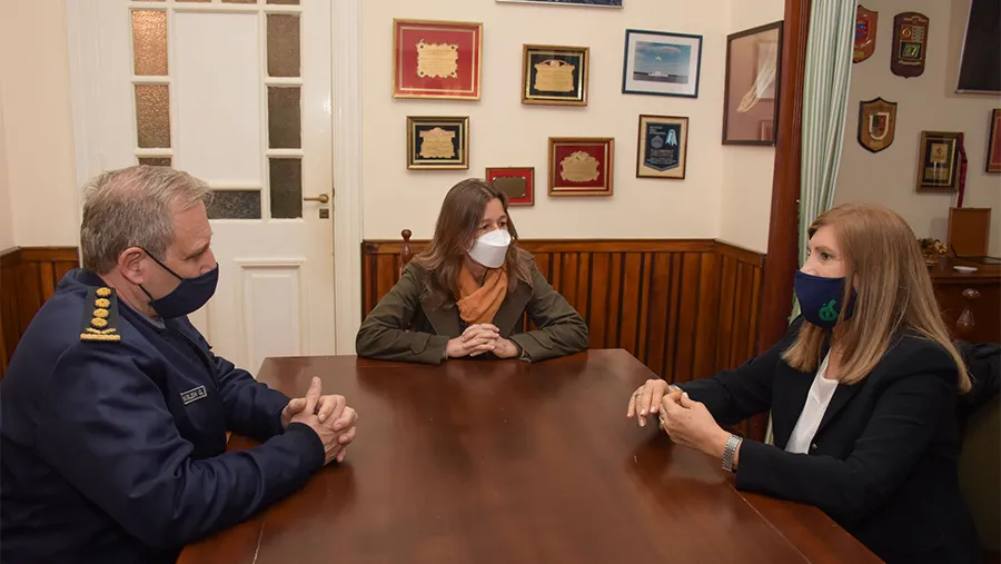 La ministra de Seguridad de la Nación, Sabina Frederic y su par entrerriana, Rosario Romero, ayer en Concepción del Uruguay. La ministra de Seguridad de la Nación, Sabina Frederic y su par entrerriana, Rosario Romero, ayer en Concepción del Uruguay.