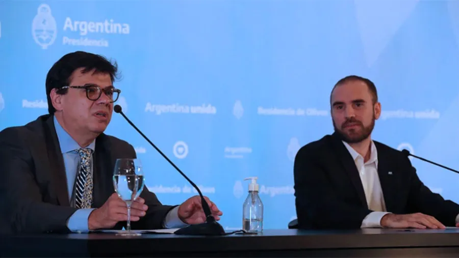 Los ministros de Trabajo, Claudio Moroni, y de Economía, Martín Guzmán, anunciando el IFE el pasado 23 de marzo. Los ministros de Trabajo, Claudio Moroni, y de Economía, Martín Guzmán, anunciando el IFE el pasado 23 de marzo.