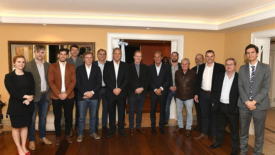 La misión comercial a Brasil que encabezó el gobernador Gustavo Bordet resultó provechosa para las firmas entrerrianas y se indicaron que hubo acuerdos para avanzar en la comercialización de algunos productos. La misión comercial a Brasil que encabezó el gobernador Gustavo Bordet resultó provechosa para las firmas entrerrianas y se indicaron que hubo acuerdos para avanzar en la comercialización de algunos productos.