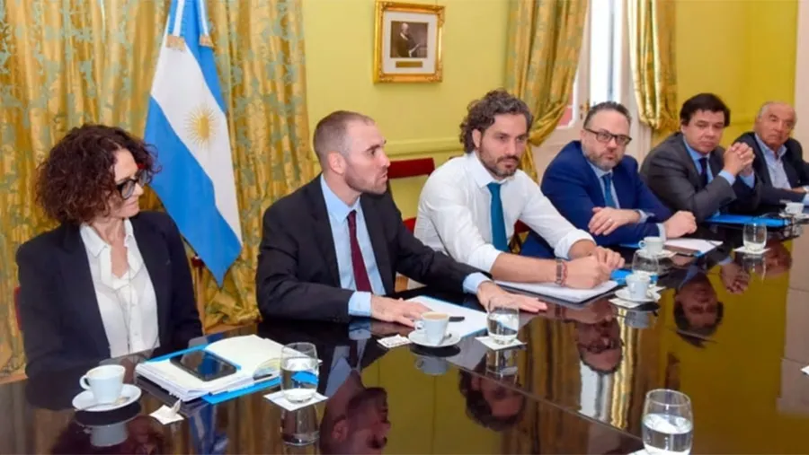 Santiago Cafiero lidera un encuentro en la Casa Rosada junto a Cecilia Todesca, Matías Kulfas, Martín Guzmán y Claudio Moroni. Santiago Cafiero lidera un encuentro en la Casa Rosada junto a Cecilia Todesca, Matías Kulfas, Martín Guzmán y Claudio Moroni.