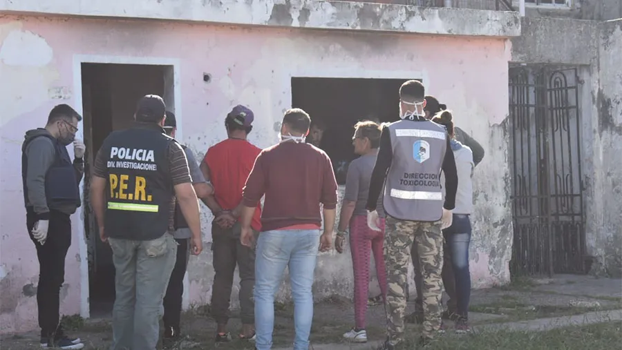 En Gualeguaychú se realizaron tres allanamientos por narcomenudeo. En Gualeguaychú se realizaron tres allanamientos por narcomenudeo.