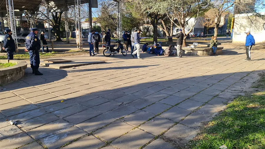 Narcomenudeo: los allanamientos y las detenciones se realizaron en el Barrio 140 Viviendas de Gualeguaychú. Narcomenudeo: los allanamientos y las detenciones se realizaron en el Barrio 140 Viviendas de Gualeguaychú.