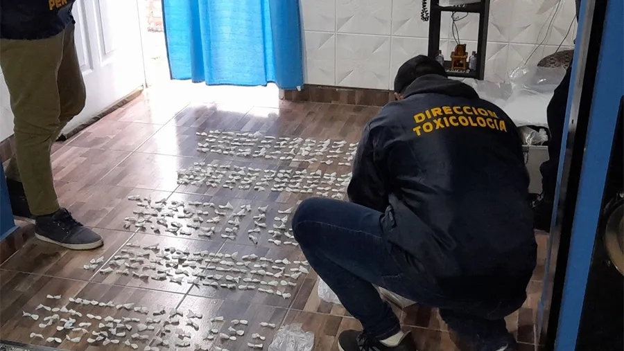 Las detenciones por narcomenudeo se produjeron en el Barrio Mosconi II de Paraná. Las detenciones por narcomenudeo se produjeron en el Barrio Mosconi II de Paraná.
