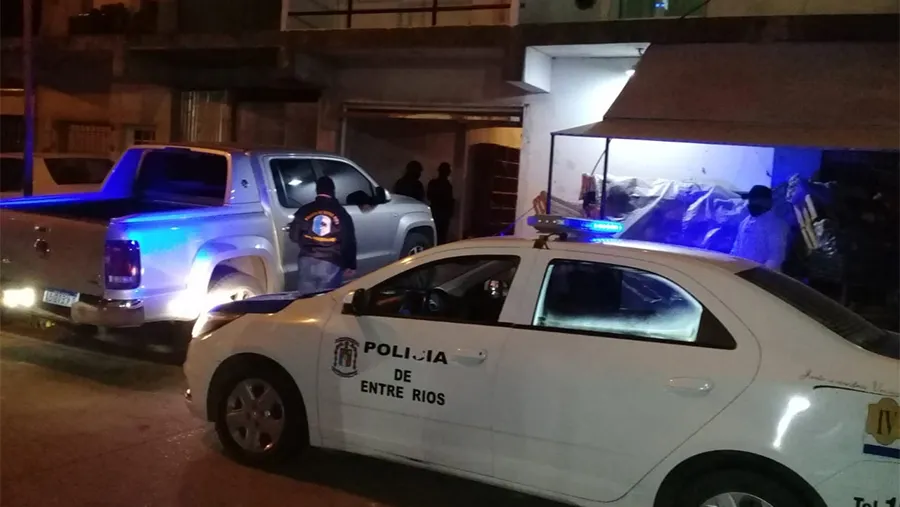 La Justicia Federal ordenó varios allanamientos en Concepción del Uruguay y logró desbaratar a una peligrosa banda que comercializaba estupefacientes en volúmenes importantes. La Justicia Federal ordenó varios allanamientos en Concepción del Uruguay y logró desbaratar a una peligrosa banda que comercializaba estupefacientes en volúmenes importantes.