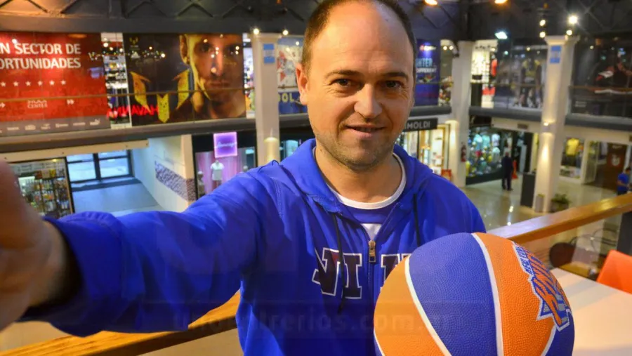 Néstor Bogado Néstor “Pechu” Bogado disertó en el ciclo “Pensar, pasar y tirar” de la FBER