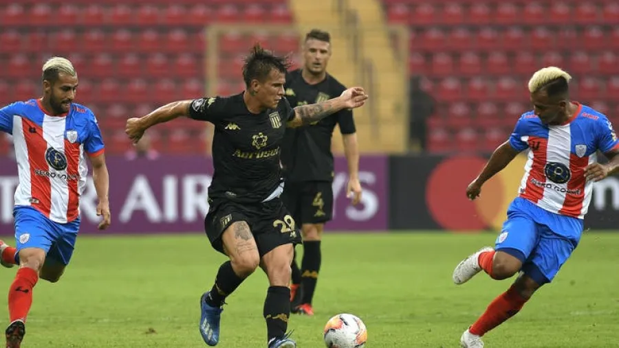 Nicolás Reniero Con el aporte del entrerriano Reniero, Racing festejó en su debut ante Mérida