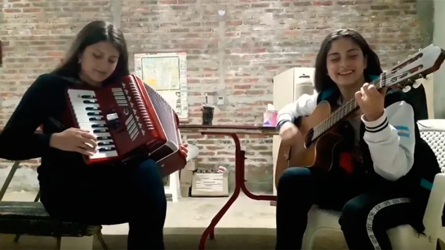 "Las Hermanas Vargas" finalistas del Concurso Chamamé 2.0 "Las Hermanas Vargas" finalistas del Concurso Chamamé 2.0