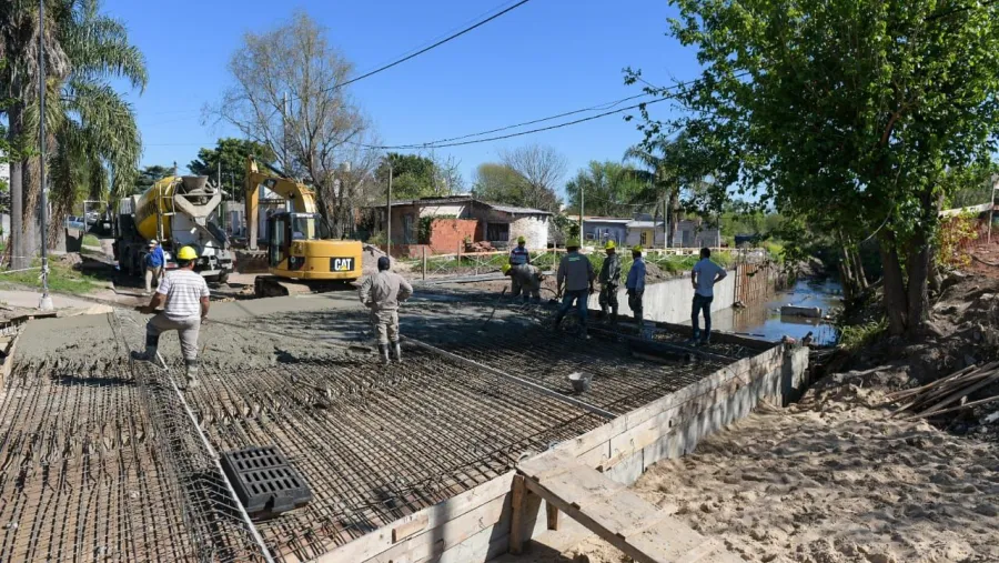 Bahl recorrió los avances en la obra integral de calle Manuel Gálvez Bahl recorrió los avances en la obra integral de calle Manuel Gálvez