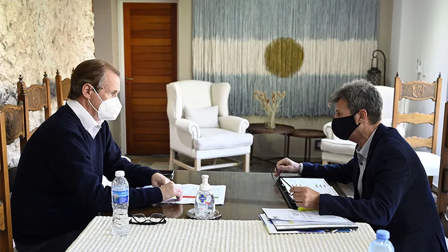 El gobernador Gustavo Bordet fue informado por ministro de Planeamiento, Infraestructura y Servicios, Marcelo Richard, los detalles del trabajo que se realizan para no detener la obra pública, más allá de la pandemia que afecta a la comunidad y a diferentes sectores. El gobernador Gustavo Bordet fue informado por ministro de Planeamiento, Infraestructura y Servicios, Marcelo Richard, los detalles del trabajo que se realizan para no detener la obra pública, más allá de la pandemia que afecta a la comunidad y a diferentes sectores.