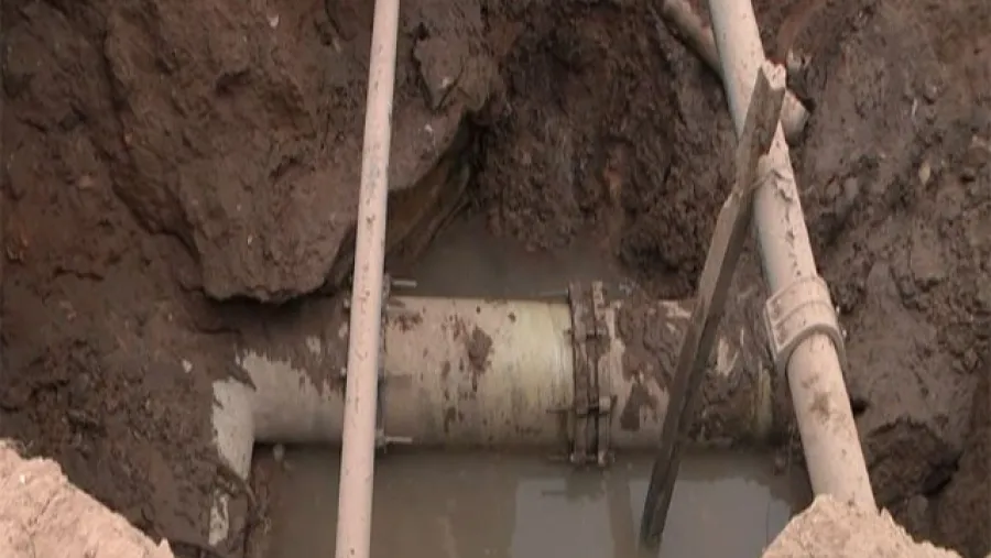 Este martes continuarán el arreglo del caño de agua en Galán y Montiel Este martes continuarán el arreglo del caño de agua en Galán y Montiel