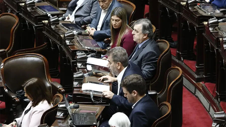 Cristian Ritondo y Mario Negri en la sesión especial en Diputados que convocó el Frente de Todos para repudiar el atentado contra la vicepresidenta Cristina Fernández de Kirchner. Cristian Ritondo y Mario Negri en la sesión especial en Diputados que convocó el Frente de Todos para repudiar el atentado contra la vicepresidenta Cristina Fernández de Kirchner.