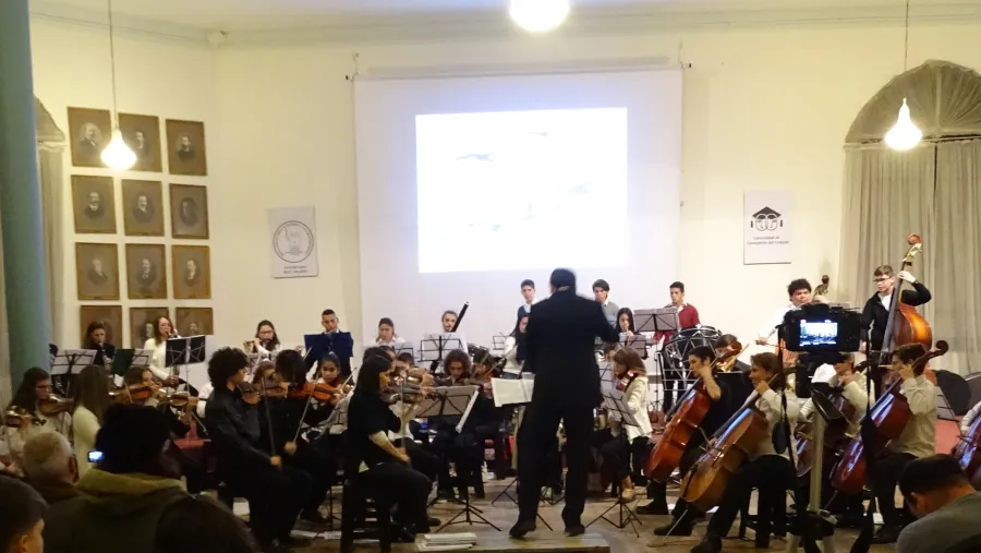 Orquesta Sinfónica “Río de los pájaros” Orquesta Sinfónica “Río de los pájaros”