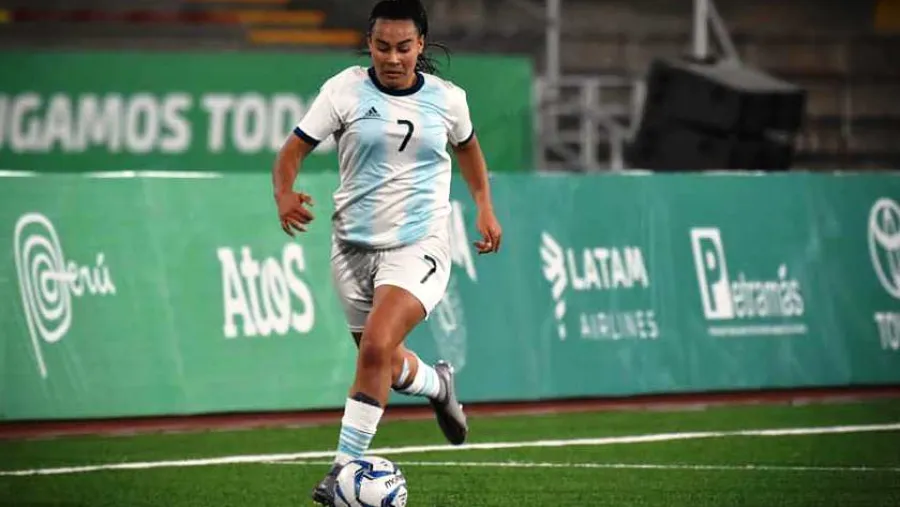 Yael Oviedo Citaron a dos entrerrianas a la selección femenina para jugar en la fecha FIFA