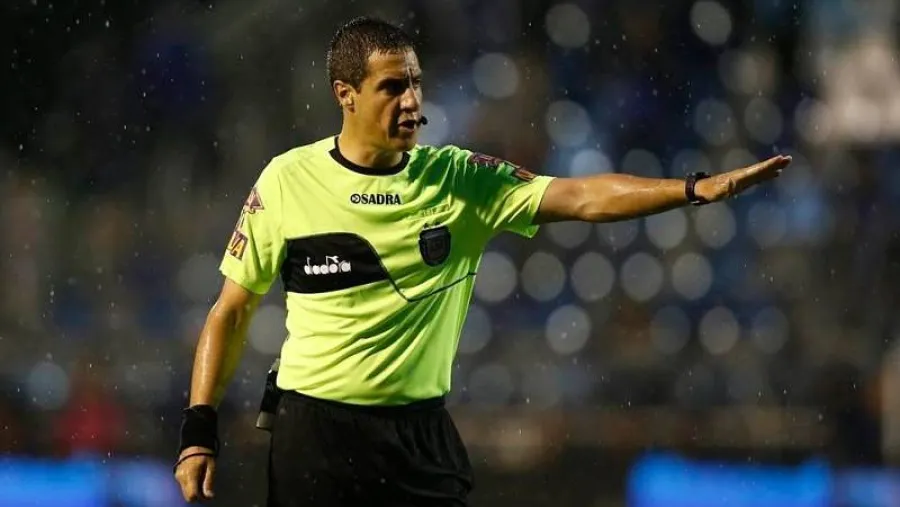 Pablo Echavarría Pablo Echavarría fue designado para el debut de Patronato en la Copa Superliga
