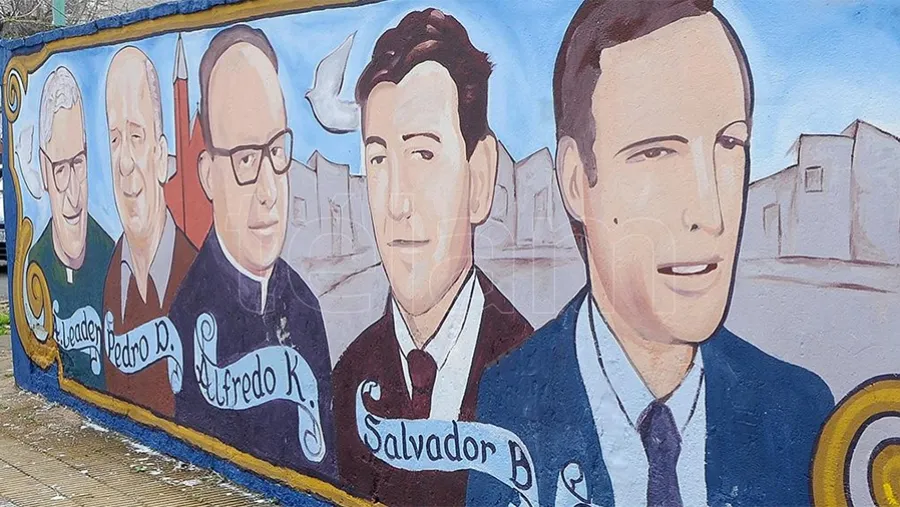 Los sacerdotes Alfredo Kelly, Alfredo Leaden y Pedro Dufau, y los estudiantes Salvador Barbeito y Emilio Barletti, fueron asesinados durante la dictadura militar en la parroquia que habitaban. Los sacerdotes Alfredo Kelly, Alfredo Leaden y Pedro Dufau, y los estudiantes Salvador Barbeito y Emilio Barletti, fueron asesinados durante la dictadura militar en la parroquia que habitaban.
