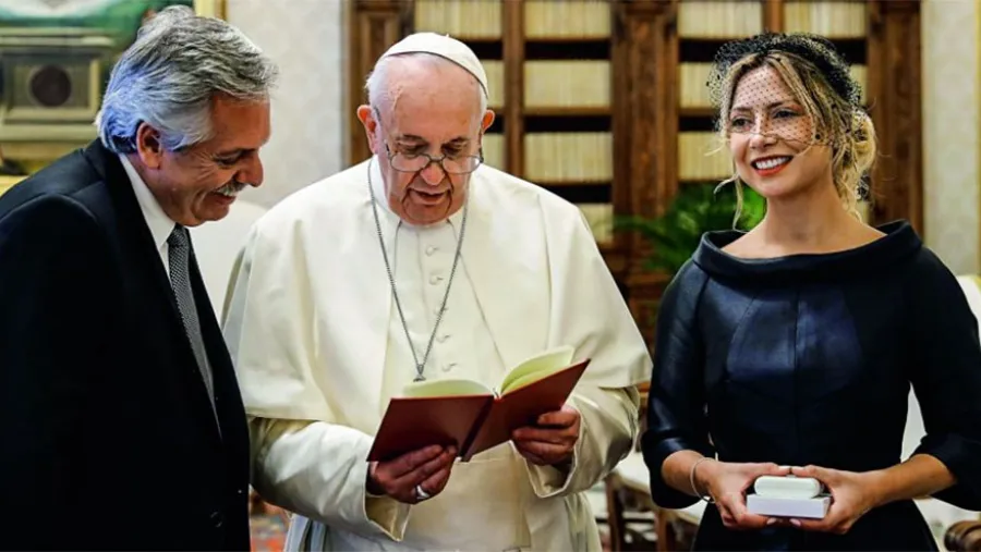 Imagen de archivo del encuentro que mantuvo Alberto Fernández y Fabiola Yañez con el papa Francisco en el Vaticano. Imagen de archivo del encuentro que mantuvo Alberto Fernández y Fabiola Yañez con el papa Francisco en el Vaticano.