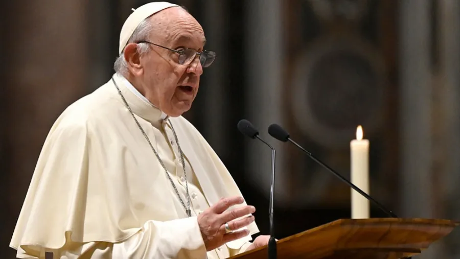 Al celebrar en el Vaticano la misa del Domingo de Ramos, el papa pidió “una verdadera negociación”. Dijo que “en la locura de la guerra se vuelve a crucificar a Cristo”. Al celebrar en el Vaticano la misa del Domingo de Ramos, el papa pidió “una verdadera negociación”. Dijo que “en la locura de la guerra se vuelve a crucificar a Cristo”.