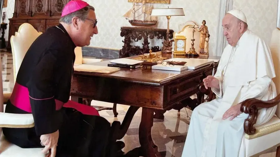Martín y el Papa, en la audiencia en El Vaticano. Martín y el Papa, en la audiencia en El Vaticano.
