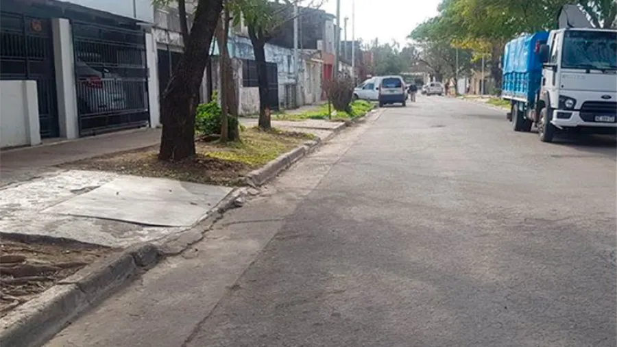 Un motociclista murió tras chocar contra un árbol en barrio San Agustín Un motociclista murió tras chocar contra un árbol en barrio San Agustín