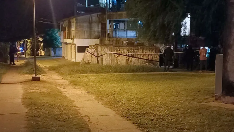 En el barrio Incone de Paraná, un hombre murió tras haber sido baleado. El homicidio fue en la zona de calles Cosquín y Las Garzas. En el barrio Incone de Paraná, un hombre murió tras haber sido baleado. El homicidio fue en la zona de calles Cosquín y Las Garzas.