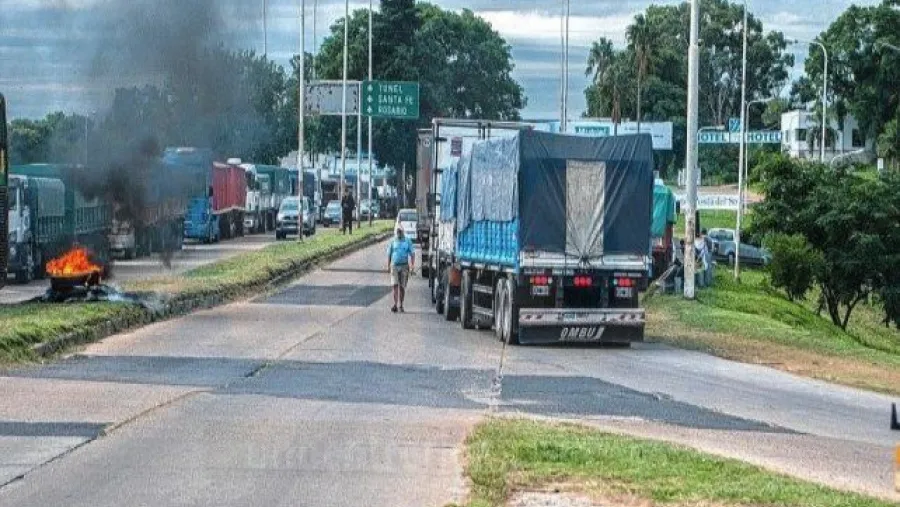 Los transportistas de cargas concentraron en Paraná, Victoria y Basavilbaso Los transportistas de cargas concentraron en Paraná, Victoria y Basavilbaso