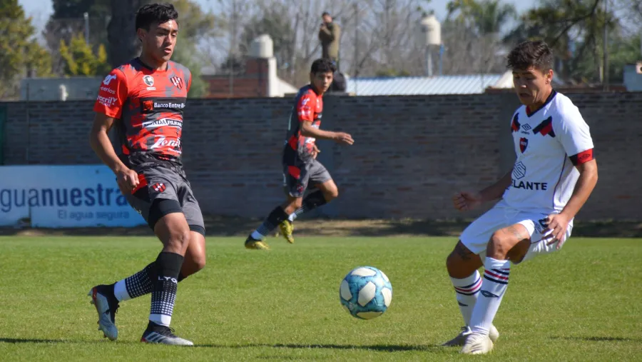 Fútbol: la Reserva de Patronato tropezó con Newell’s en La Capillita Fútbol: la Reserva de Patronato tropezó con Newell’s en La Capillita