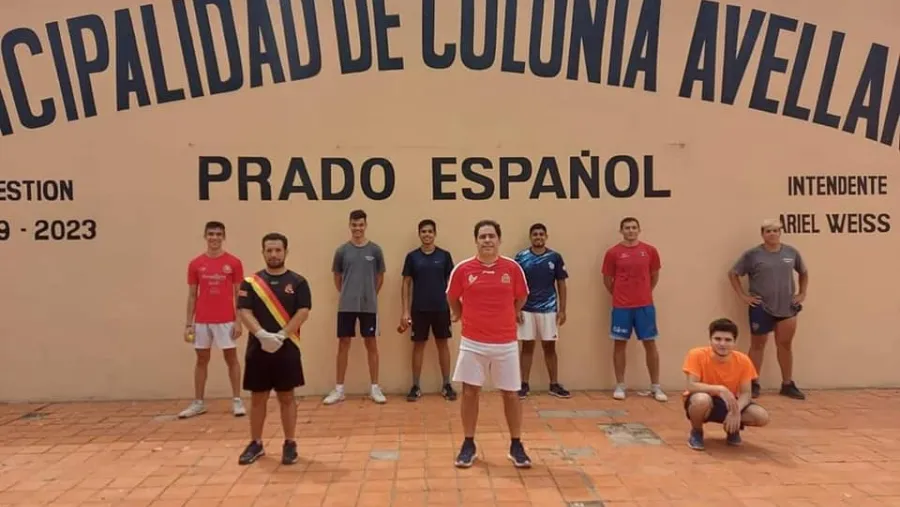 Selección Entrerriana de Pelota La selección entrerriana de frontball comenzó los entrenamientos en Colonia Avellaneda