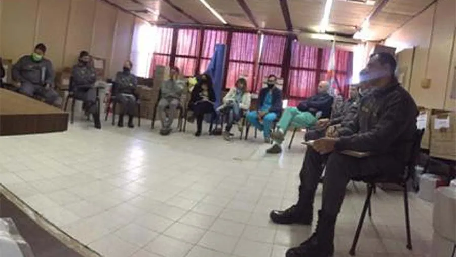 El Servicio Penitenciario recibió capacitaciones a cargo del equipo técnico del Comité de Organización por la Emergencia Sanitaria (COES), para fortalecer los protocolos de bioseguridad y garantizar medidas de salubridad y prevención en los establecimientos penales. El Servicio Penitenciario recibió capacitaciones a cargo del equipo técnico del Comité de Organización por la Emergencia Sanitaria (COES), para fortalecer los protocolos de bioseguridad y garantizar medidas de salubridad y prevención en los establecimientos penales.